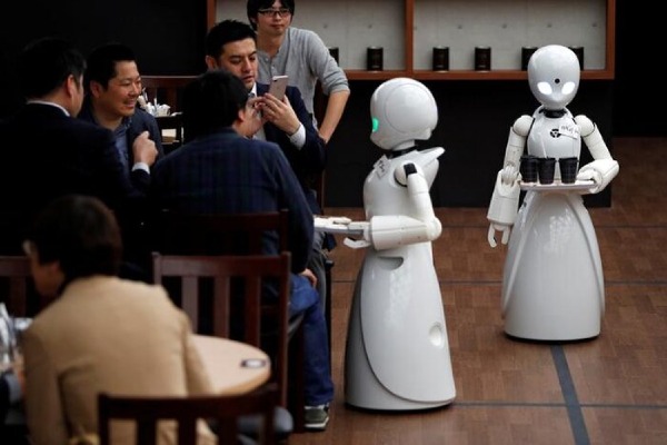 کافه رباتی ژاپن