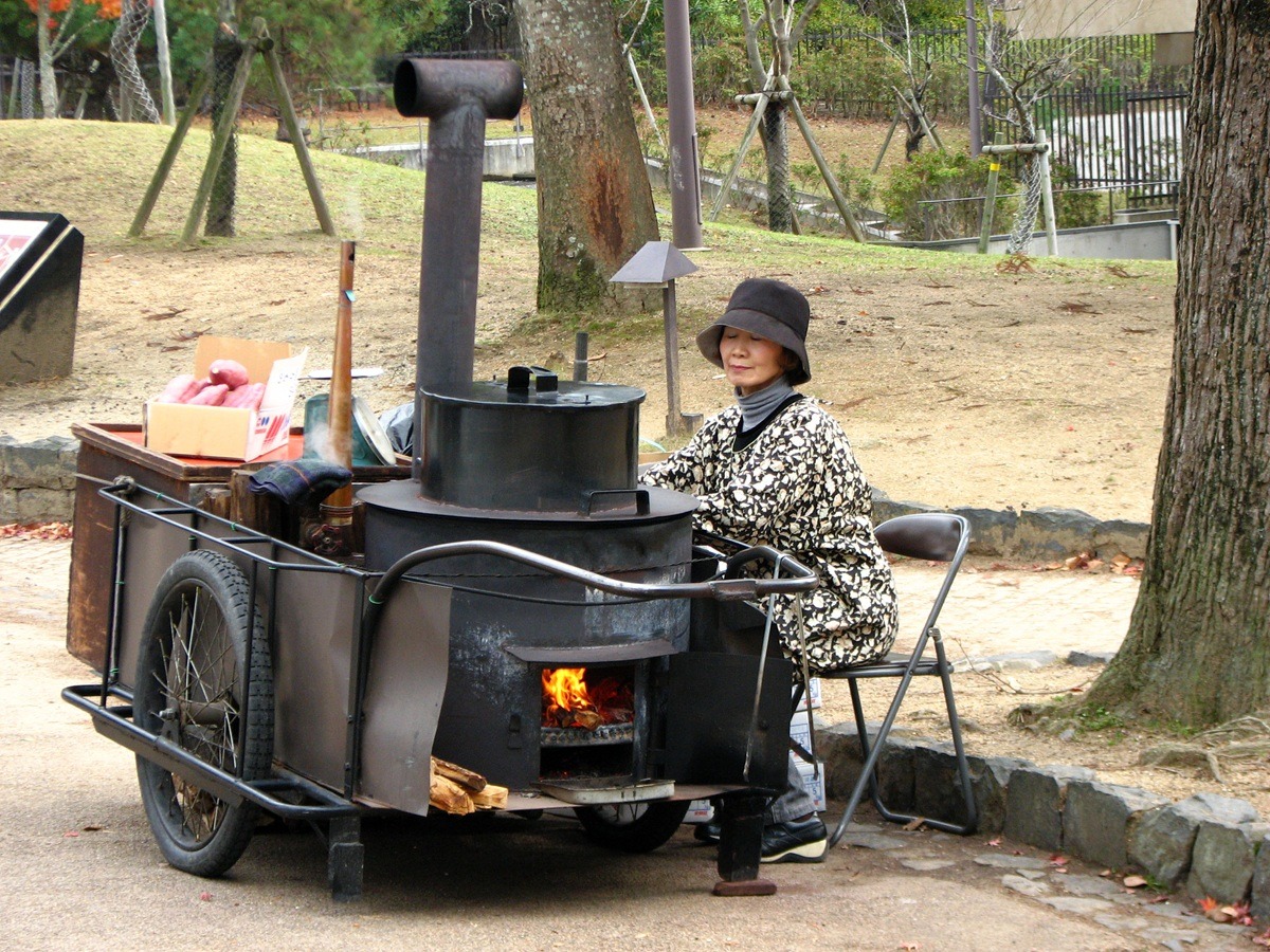 Yaki-Imo-in-japan